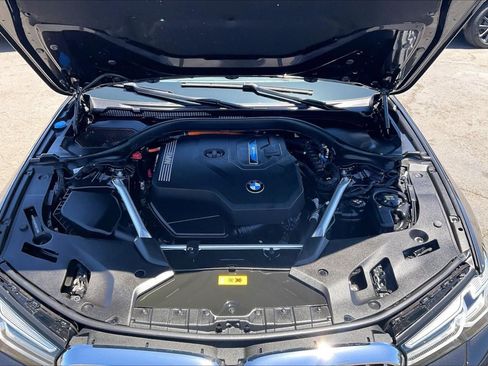 Used 2023 BMW 530e w/ M Sport Package RWD image 10