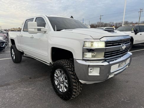 Used 2019 Chevrolet Silverado 2500 LT w/ Z71 Package, Off-Road image 9