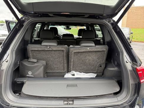 Certified 2023 Volkswagen Tiguan SE R-Line FWD image 29