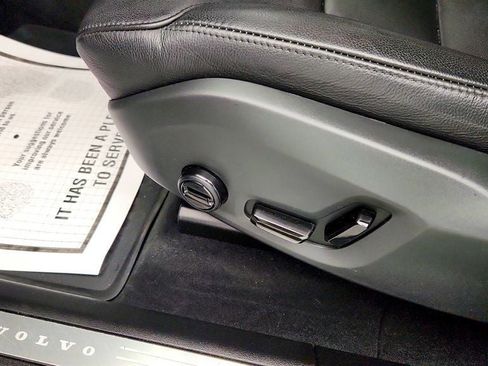 Used 2019 Volvo XC60 T5 Momentum w/ Multimedia Package image 12