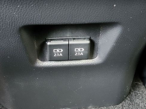 Used 2021 Toyota RAV4 XLE w/ Convenience Package FWD image 12