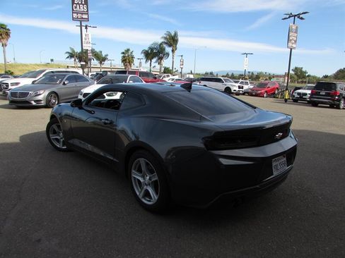 Used 2018 Chevrolet Camaro LT image 3