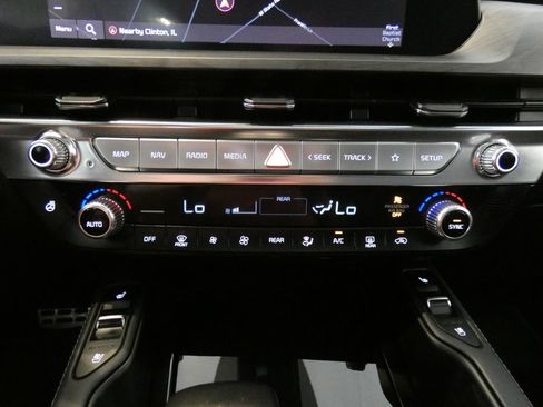 Used 2024 Kia Telluride AWD image 16