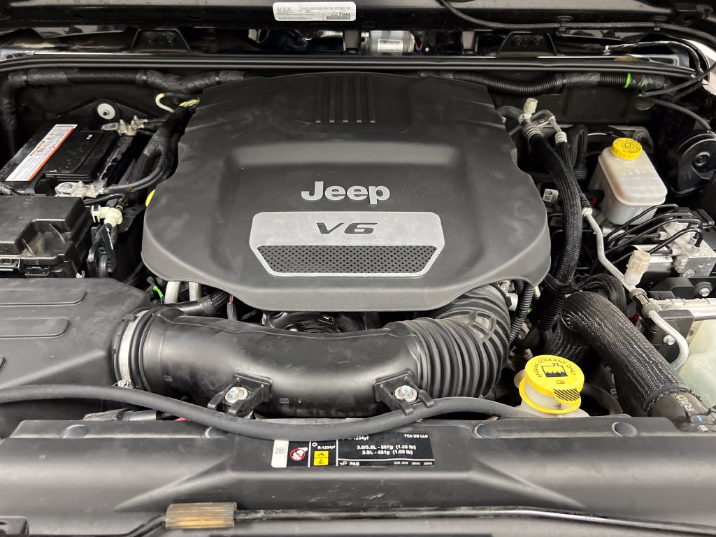 Used 2018 Jeep Wrangler Unlimited Sport w/ Connectivity Group AWD/4WD image 24