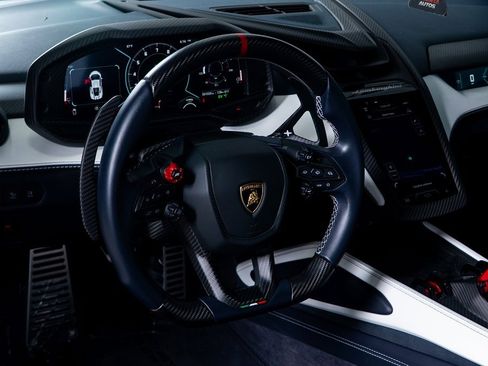 Used 2024 Lamborghini Revuelto image 39