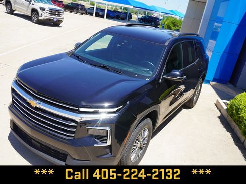 Used 2025 Chevrolet Traverse LT FWD image 12