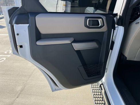 Used 2022 Ford Bronco Wildtrak image 17