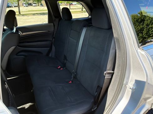 Used 2017 Jeep Grand Cherokee Laredo AWD/4WD image 28