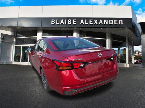 Used 2025 Nissan Altima 2.5 SV FWD image 6