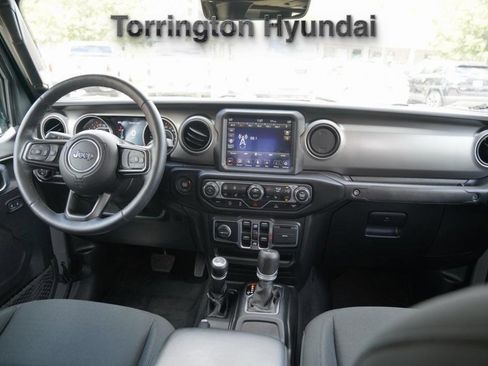 Used 2021 Jeep Gladiator Willys image 9