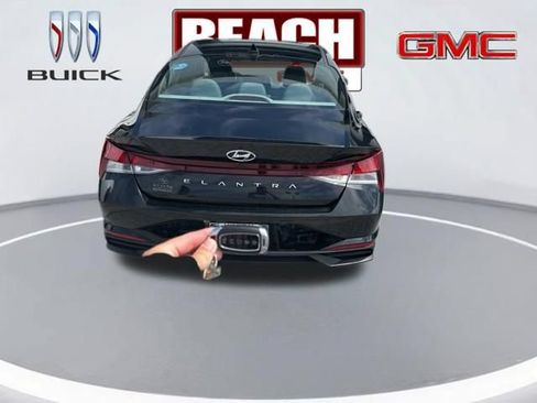 Used 2023 Hyundai Elantra SEL w/ Convenience Package FWD image 4