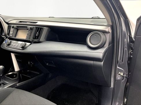 Used 2018 Toyota RAV4 LE image 17