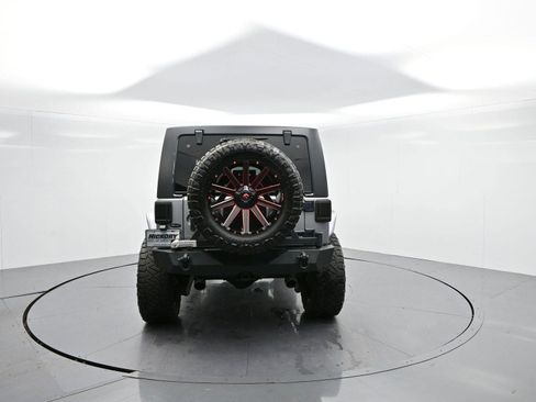 Used 2017 Jeep Wrangler Unlimited Sahara AWD/4WD image 6