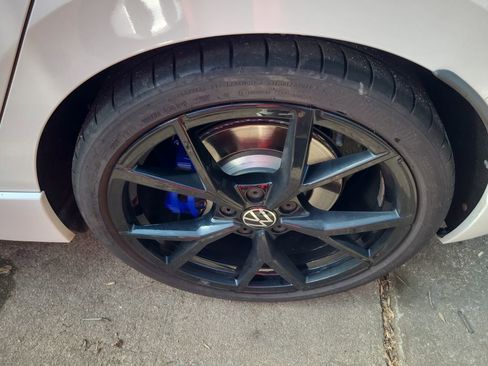 Used 2023 Volkswagen Golf 20th Anniversary Edition image 6