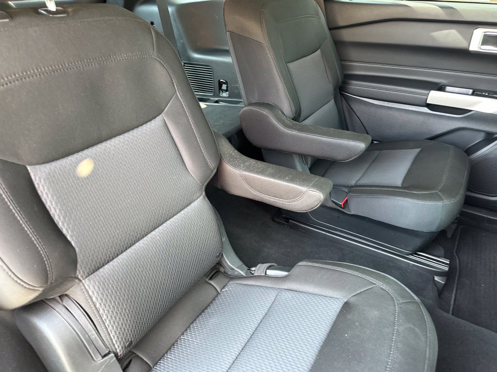 Used 2023 Ford Explorer XLT AWD/4WD image 17
