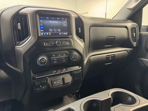 Used 2022 Chevrolet Silverado 2500 Custom w/ Custom Value Package AWD/4WD image 26