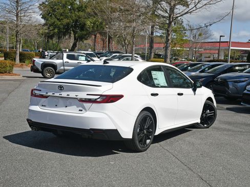 New 2026 Toyota Camry Hybrid image 2