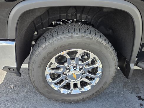 New 2026 Chevrolet Silverado 2500 LTZ w/ LTZ Premium Package AWD/4WD image 4