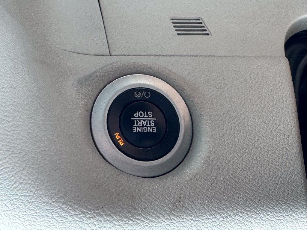 Used 2024 Chrysler Pacifica Touring-L FWD image 28