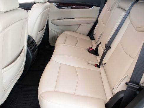 Used 2019 Cadillac XT5 Luxury FWD image 17