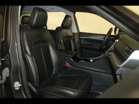 Used 2023 Jeep Grand Cherokee Limited w/ Black Appearance Package AWD/4WD image 31