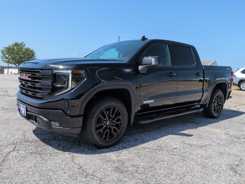 Used 2025 GMC Sierra 1500 Elevation w/ Elevation Premium Package AWD/4WD image 6