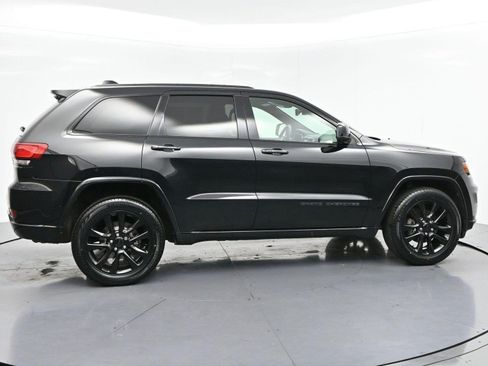Used 2017 Jeep Grand Cherokee Altitude AWD/4WD image 8