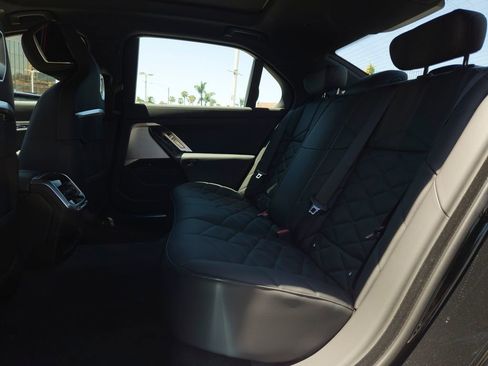 New 2026 BMW 740i w/ Premium Package RWD image 9