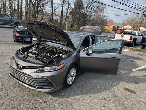 Used 2022 Toyota Camry LE image 5