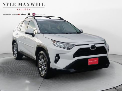 Used 2020 Toyota RAV4 XLE Premium FWD image 2