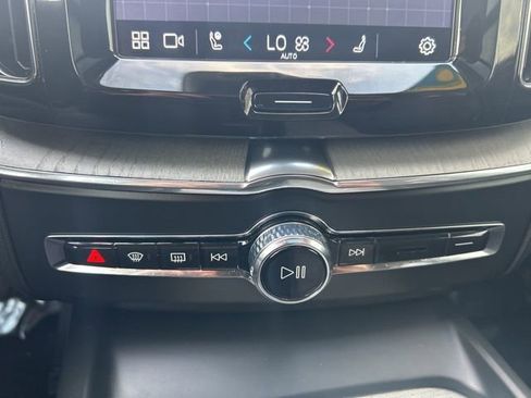 Certified 2025 Volvo XC60 B5 Plus w/ Climate Package image 25
