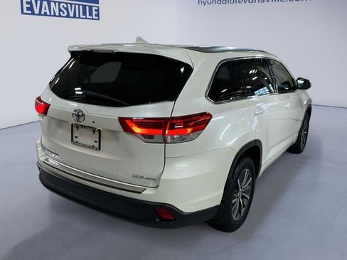 Used 2017 Toyota Highlander XLE AWD/4WD image 4