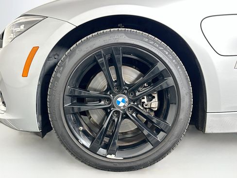 Used 2018 BMW 330e image 11