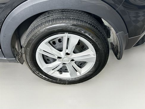 Used 2024 Nissan Kicks S FWD image 11