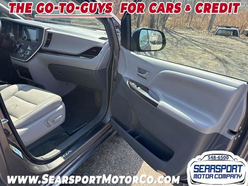 Used 2017 Toyota Sienna XLE AWD/4WD image 14