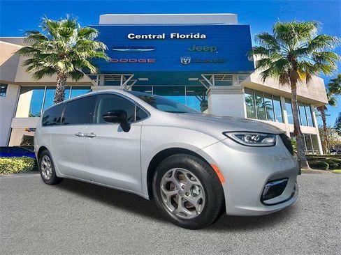 Certified 2024 Chrysler Pacifica Limited image 2