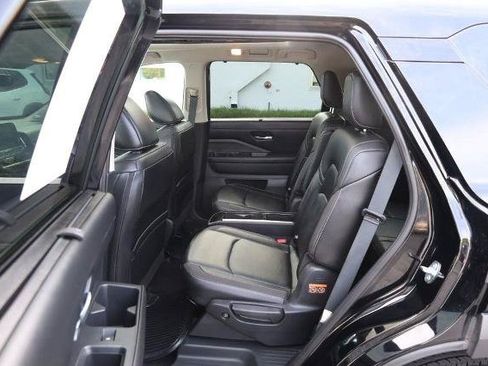 Certified 2025 Nissan Pathfinder SL w/ SL Premium Package FWD image 25