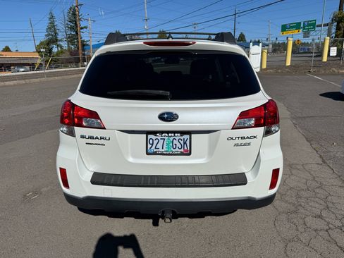 Used 2014 Subaru Outback 2.5i Limited w/ Moonroof Package image 5