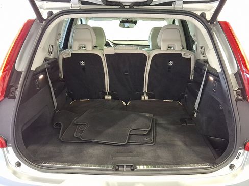 Used 2022 Volvo XC90 T5 Momentum image 28