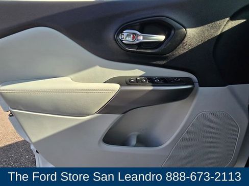 Used 2021 Jeep Cherokee Latitude Lux w/ Comfort/Convenience Group image 31