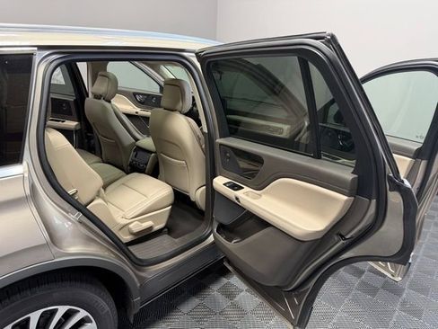 Used 2020 Lincoln Aviator Reserve w/ Equipment Group 201A image 19