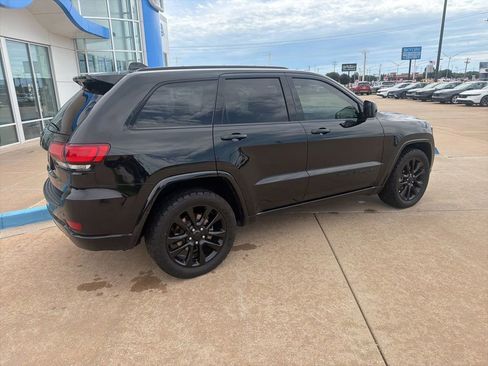 Used 2020 Jeep Grand Cherokee Altitude RWD image 14