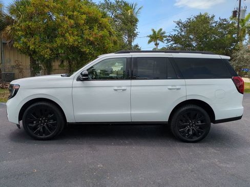 Used 2025 Ford Expedition Platinum w/ Stealth Appearance Package AWD/4WD image 6