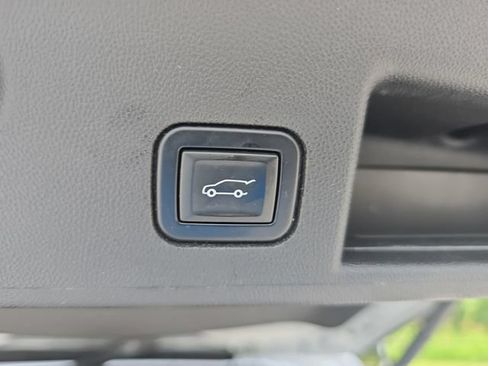 Used 2021 Chevrolet Equinox LT w/ Driver Convenience Package FWD image 14