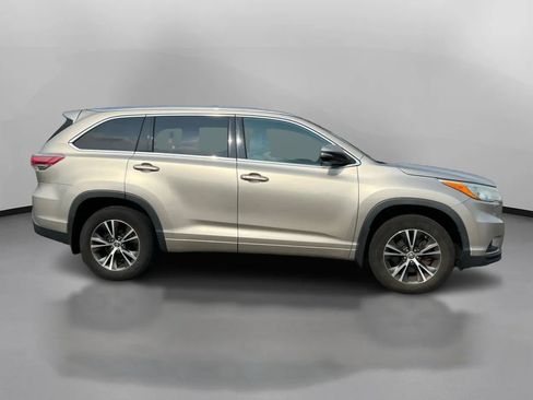 Used 2016 Toyota Highlander XLE AWD/4WD image 7