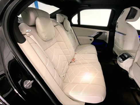 Certified 2023 BMW 760i xDrive w/ Executive Package AWD/4WD image 15