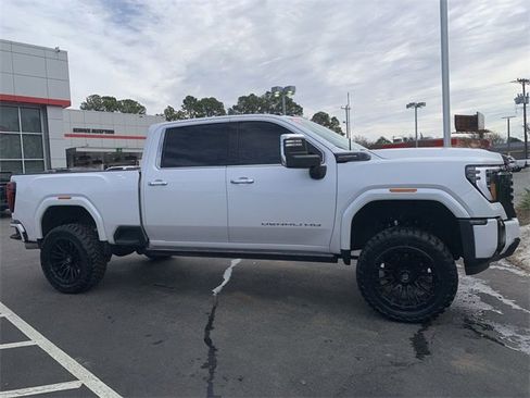 Used 2024 GMC Sierra 2500 Denali Ultimate image 9