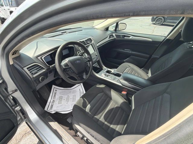 Used 2020 Ford Fusion SE FWD image 16