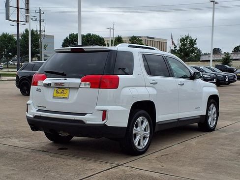 Used 2017 GMC Terrain SLT FWD image 2