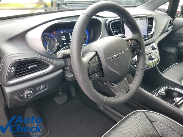 Used 2026 Chrysler Pacifica Limited w/ S Appearance Package FWD image 20